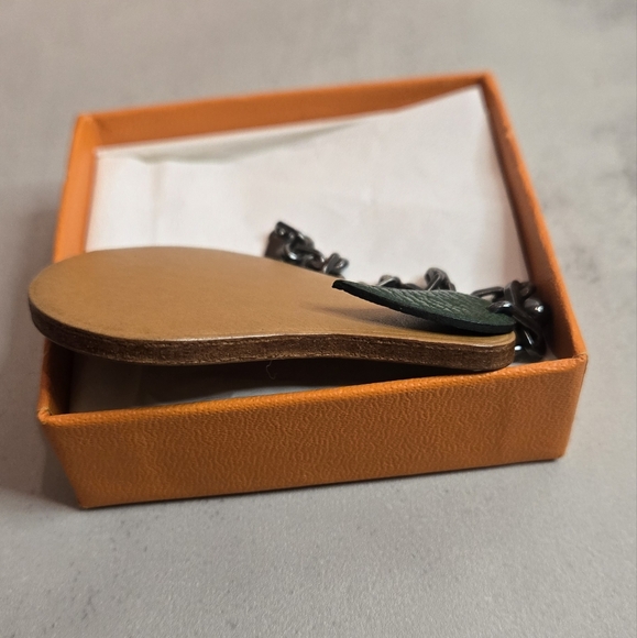 Hermès Pear Charm - Picture 3 of 7